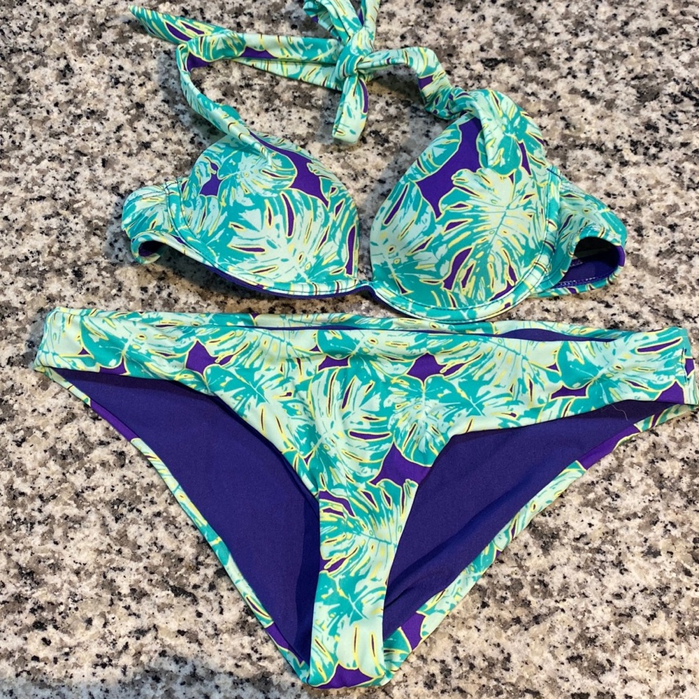 Swimsuit set, medium bottom & 30B top.